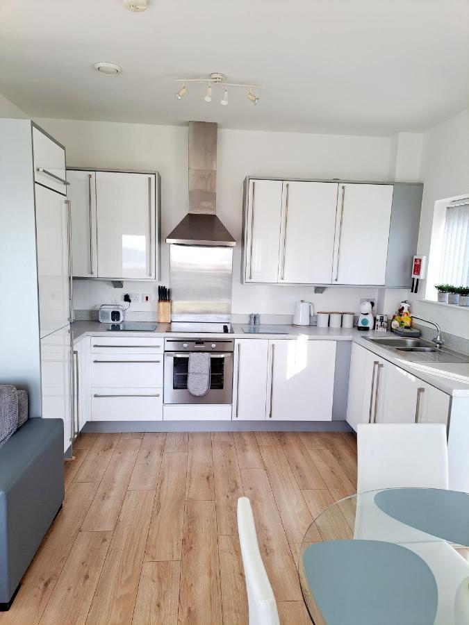 Coastal Apartment With Beach On Your Doorstep! Llanelli Exterior photo